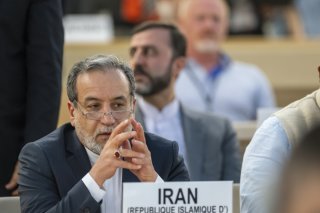 Le ministre iranien des Affaires étrangères Abbas Araghchi en a appelé à la Suisse. KEYSTONE/MARTIAL TREZZINI